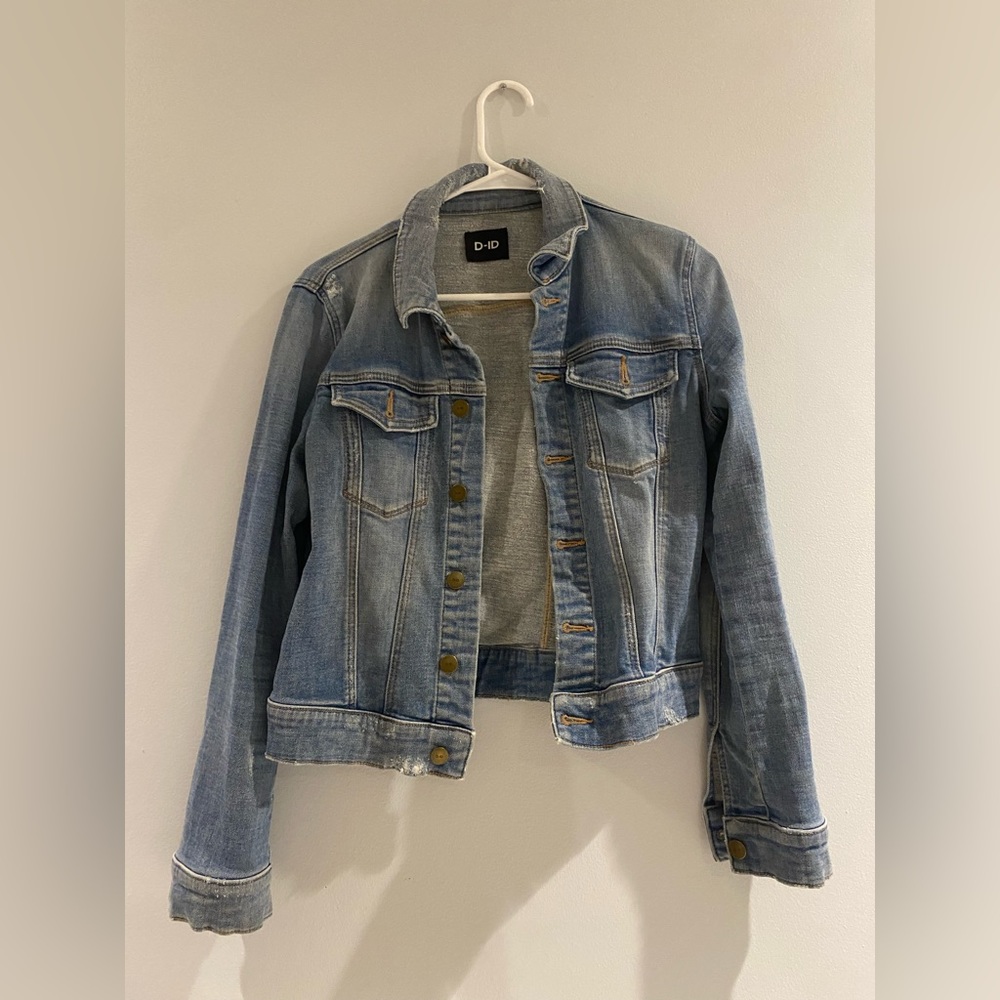 Light Wash Distressed Denim Jacket from Urban Outfitters 👖